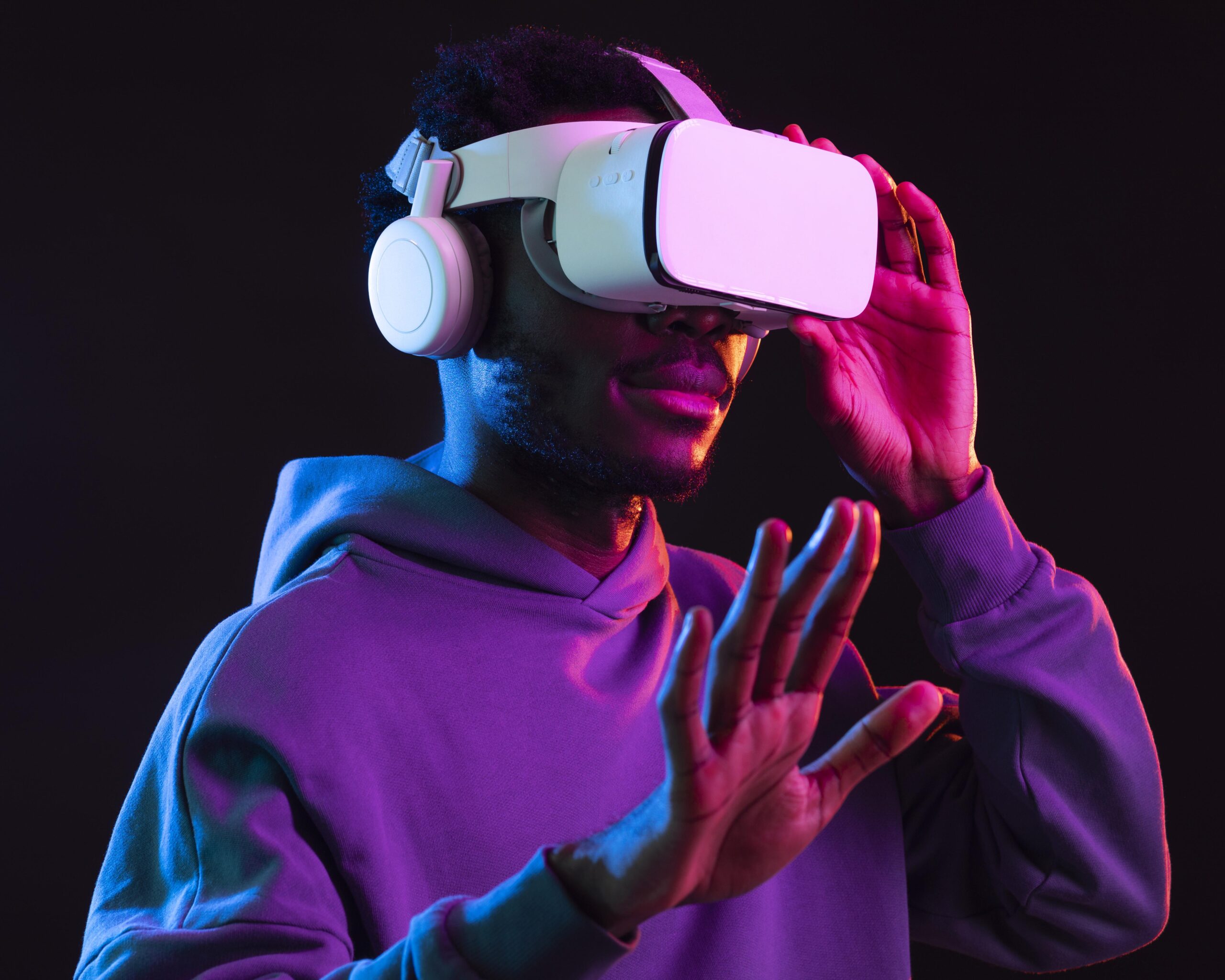 portrait-young-african-american-man-with-vr-glasses